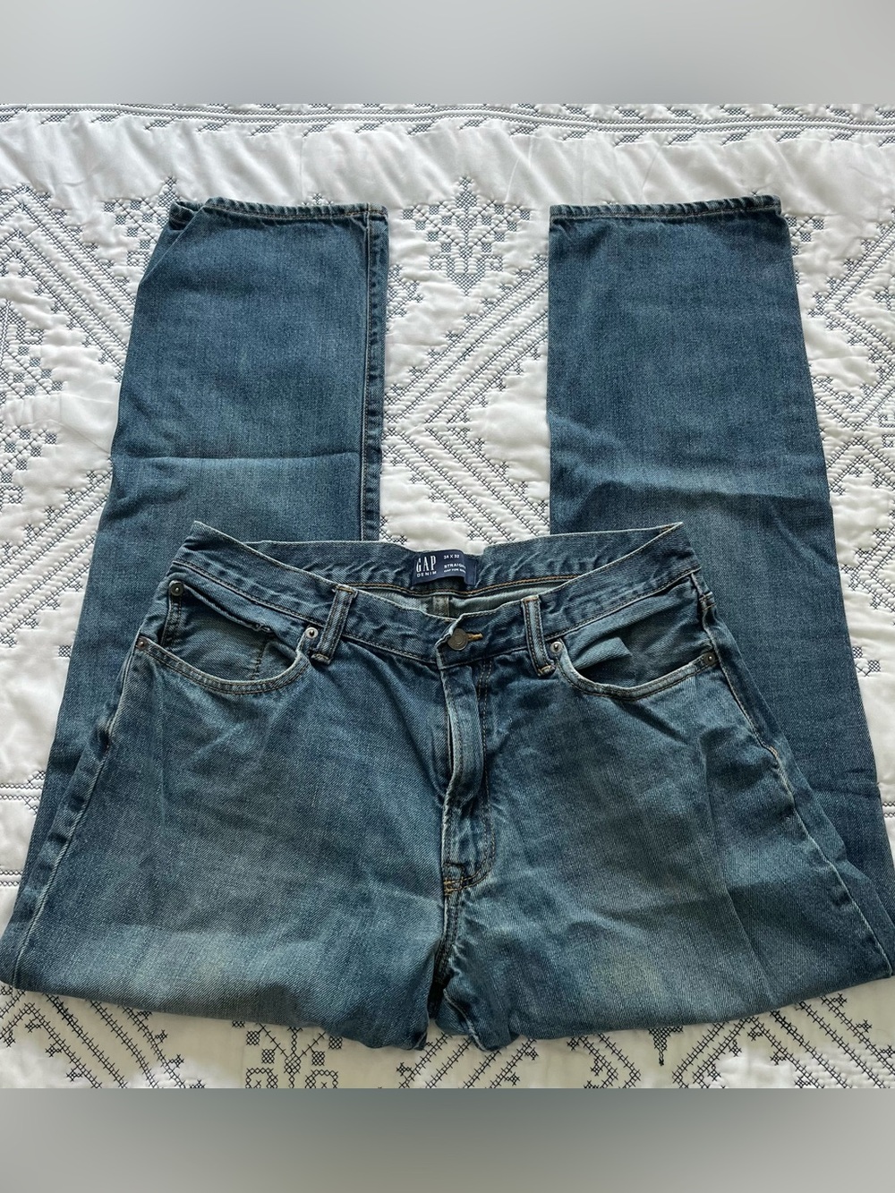Gap Men's Straight Fit Jeans 34x32 Medium Wash Blue Denim Classic 5-Pocket